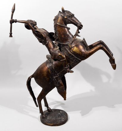 null "Cavalier au cheval cabré"

Épreuve en bronze patine mordoré 

Travail africain...