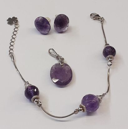 null PARURE en argent sertie de pierres violettes comprenant un bracelet, un pendentif...