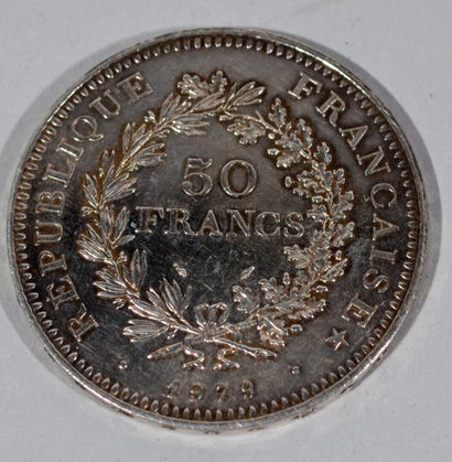 null 21 pièces de 50 Francs en argent 

Poids total : 629 g.