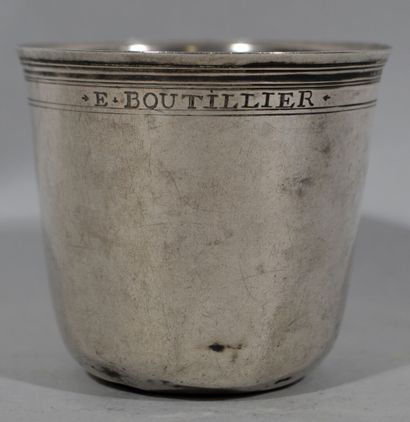 null GOBELET en argent, marqué "E. BOUTILLIER"

XVIIIème siècle

M.O. : H de N

Hauteur...