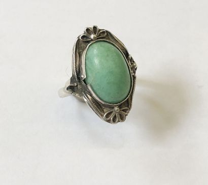 null Bague Marquise en argent (800/oo) agrémentée d'une aventure en cabochon, dans...