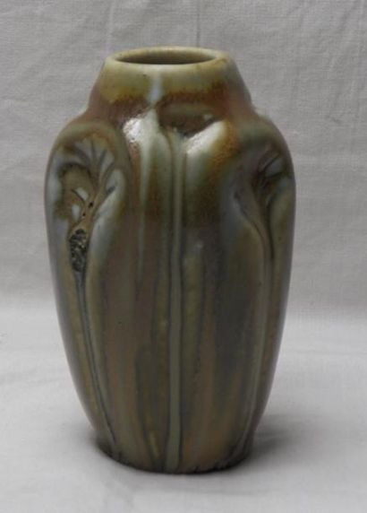null Attribué à GENTIL BOURDET 
Petit vase flammé 
Haut : 10 cm

