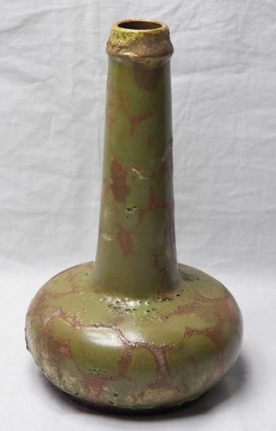 null LES YVELINES
Vase soliflore émaillé or 
Haut : 18 cm
