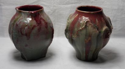 null SARREGUEMINES 
Paire de vases ART NOUVEAU 
n° 2943 
Haut : 14,5 cm
