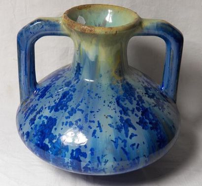 null PIERREFONDS
Vase bleu à deux anses 328
Ht : 19 cm
