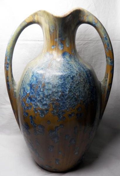 null PIERREFONDS
Vase à deux anses avec cristallisations noires 475
Ht : 45 cm
