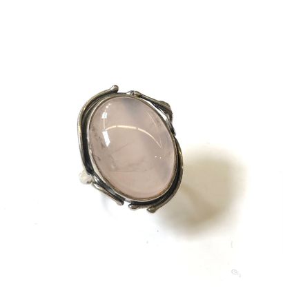 null BAGUE en argent 925/1000e sertie d'une pierre de quartz rose.

TDD : 58

Poids...