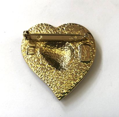 null YVES SAINT LAURENT

Broche vintage en métal doré à décor d'un coeur marqué "Yves...