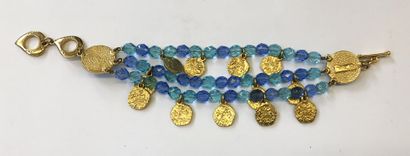 null YVES SAINT LAURENT 

Bracelet vintage en trois rangs de perles bleues turquoise...