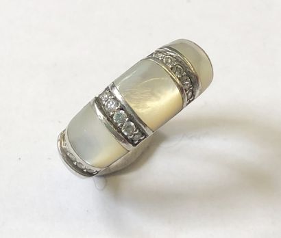 null CHANEL (dans le goût de)

Bague Jarretière en argent (925/oo) agrémentée de...