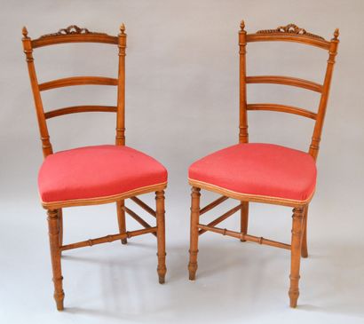 null Réunion de deux paires de chaises une paire de style Louis XVI et une paire...
