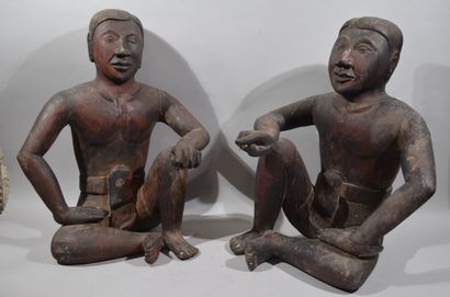 null THAILANDE

Deux hommes assis en bois sculpté et patiné, pointant du doigt en...
