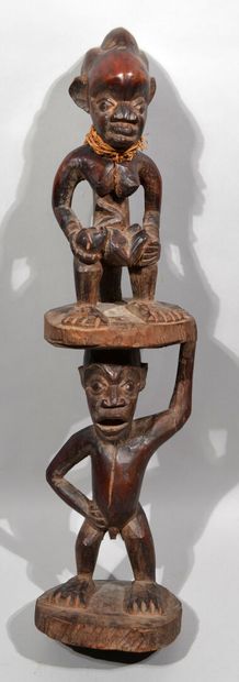 null NIGERIA

Statue en bois sculpté représentant deux personnages l'un sur l'autre.

(Fente)

Hauteur...