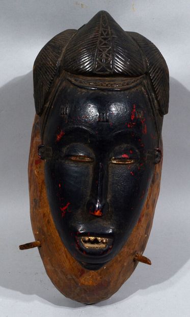 null GOURO, Côte d'Ivoire

Masque en bois avec traces de polychromie en forme de...