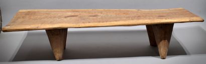 null AFRIQUE

Table basse en bois sculpté pieds conique.

35 x 100 x 22 cm