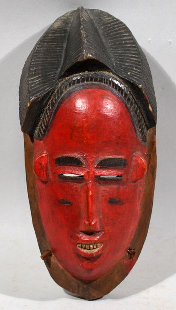 null AFRIQUE - COTE D'IVOIRE

Masque de femme sculpté en bois laqué rouge et noir...