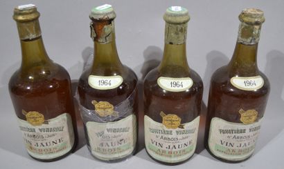 null 3 bouteilles VIN JAUNE 1964 Vin d'Arbois (usures étiquettes)

1 bouteilles VIN...