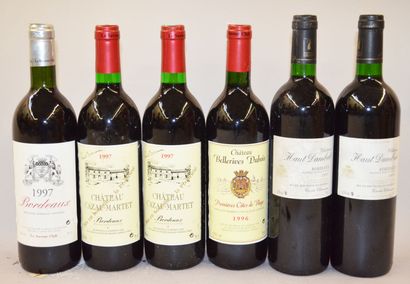 null Lot comprenant :

2 bouteilles de CHATEAU CAZAU-MARTET Bordeaux 1997 

2 bouteilles...