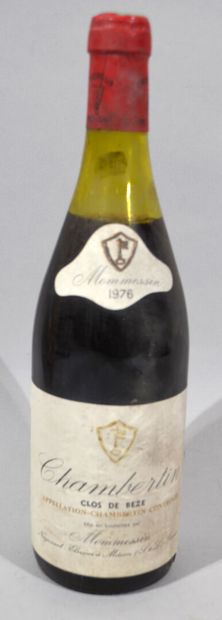 null 1 bouteille de CHAMBERTIN Clos de Beze Mommessin négociant 1976

(Niveau : -4...