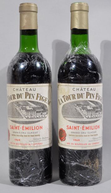 null 2 bouteilles de CHATEAU LA TOUR DU PIN FIGEAC 1969