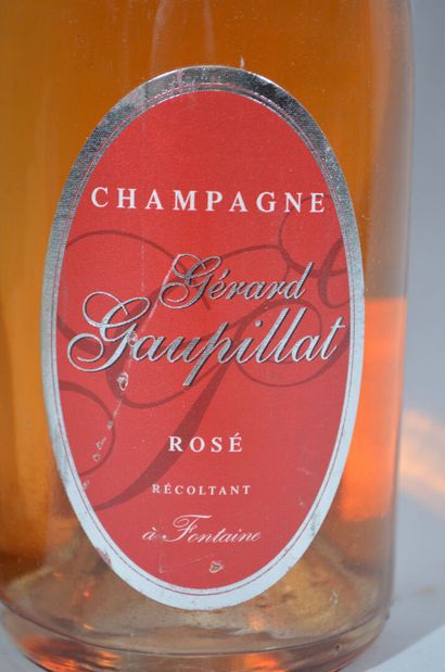 null Lot comprenant un magnum de champagne JOSEPH PERRIER rosé brut (usures) et une...