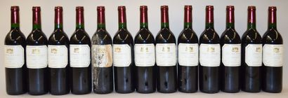 null 13 bouteilles CHATEAU PESQUEY Bordeaux Domaine Antoine Moueix et fils 1997

(une...