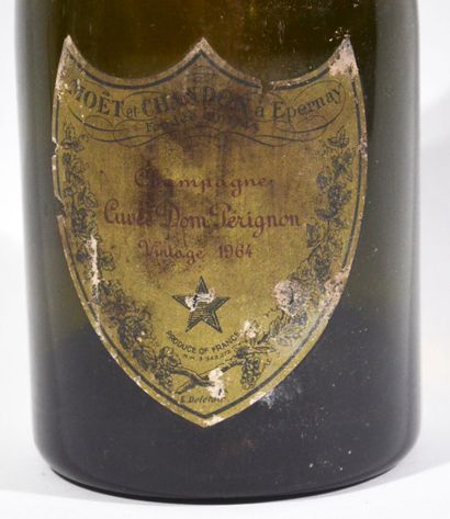 null 1 bouteille de DOM PERIGNON Moët et Chandon Vintage 1964 

(Étiquette abimée,...