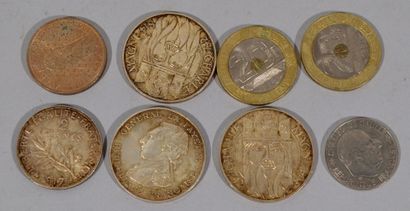 null Lot de pièces démonétisées comprenant : 

- 2 pièces de 100 francs 1990

- 100...