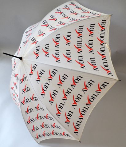 null Lot de trois parapluies publicitaires dont MONSAVON, AVON, DELSEY

(usures)