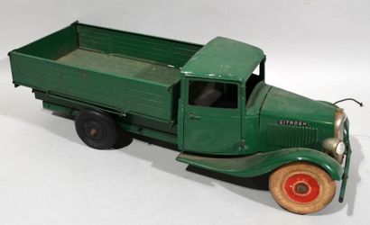 null CITROEN (1935) 

Camion à ridelles type U.23, en tôle peinte vert, cabine zamac,...