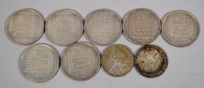 null Lot de pièces en argent comprenant : 

- 7 pièces de 20 francs 1933, 1934, 1938

-...