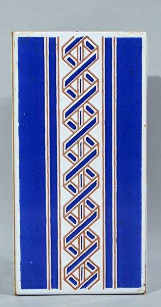 null VASE en carreaux de céramique à décor géométrique bleu et blanc.

XXe siècle.

(quelques...