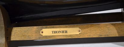 null MAQUETTE DE DEUX-MÂTS en bois peint et tissu nommé "Thonier".

(Usures)

79...