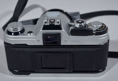 null CANON - Appareil photographique Reflex Modèle AE-1

Avec objectif Canon FD 2/50...