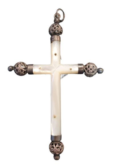 null PENDENTIF Croix à décor du Christ en argent sur sa croix en argent ajouré et...