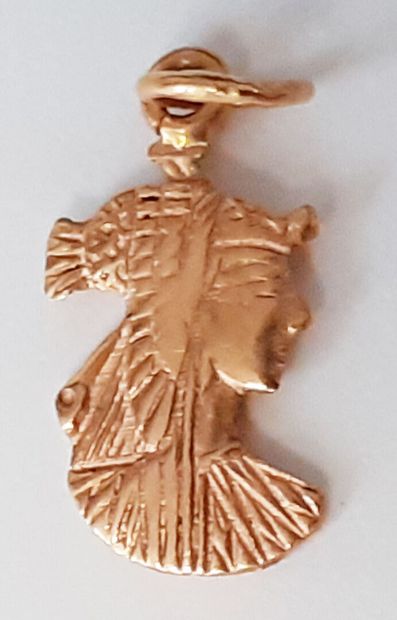 null PENDENTIF "Pharaon" en or jaune 18 K (750/oo)
Poids : 0,51 g