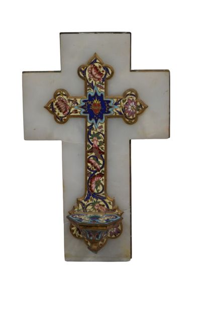 null Dans le goût de BARBEDIENNE
Crucifix bénitier en bronze à décor en cloisonné...