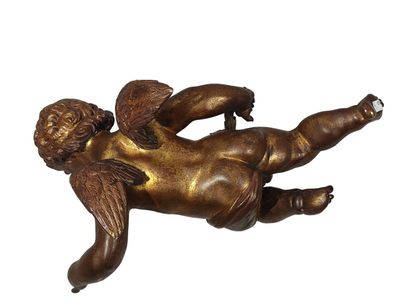null ELEMENT DE DECOR en bronze à patine mordoré figurant Cupidon.
(Manques, accident...