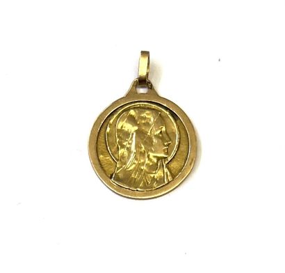 null Médaille de baptême en or jaune 18 K (750/oo) à décor de la Vierge de profil
Poids...