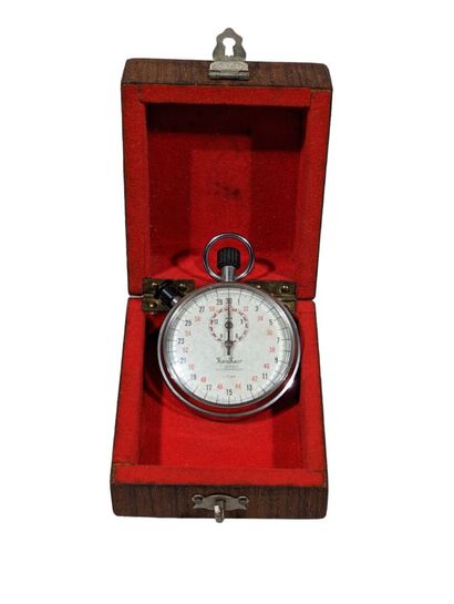 null Hanhart, Allemagne. 
Chronomètre de précision 1/10ème.
Diam : 5,5 cm
Avec boitier...