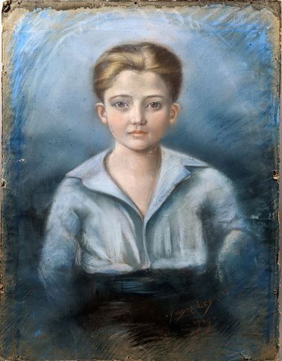 null Yvonne LEDRET (XXe)
"Portrait de jeune garçon"
Pastel sur papier signée en bas...