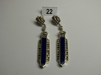 null Paire de pendants d'oreilles en argent agrémentés de plaques de lapis lazuli...