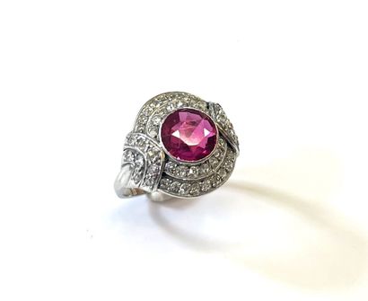Platinum ring with central decoration of...