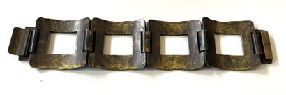null Jean DESPRES (1889-1980)
Articulated bracelet in gilt metal with bronze patina...