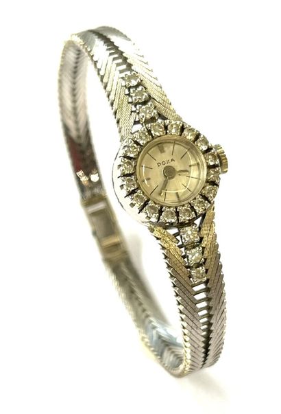 null DOXA
Lady's WATCH in 18 ct (750/°°) white gold, round case adorned with 16 diamonds...