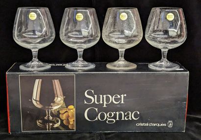 null CRISTAL D'ARQUES
Collection de quatre grands verres de dégustation à Cognac...