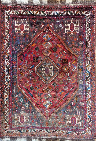 null Tapis en laine nouée à la main à décor géométrique sur fond rouge brique
ORIENT...