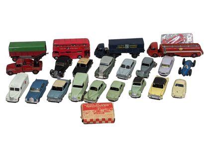 DINKY TOYS - Collection de 18 miniatures...