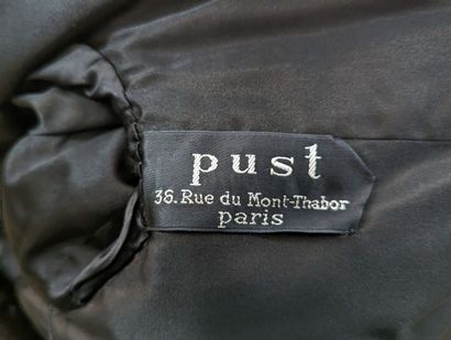 null PUST à Paris
Manteau 3/4 en vison brun.
Taille 36/38