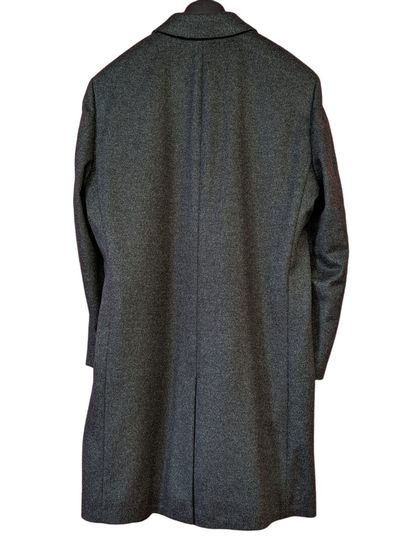 null HUGO BOSS
Manteau d'homme en laine cachemire gris.
Taille 52
(porté une foi...
